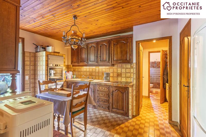 Propriété - 250 m² - 9 pièces