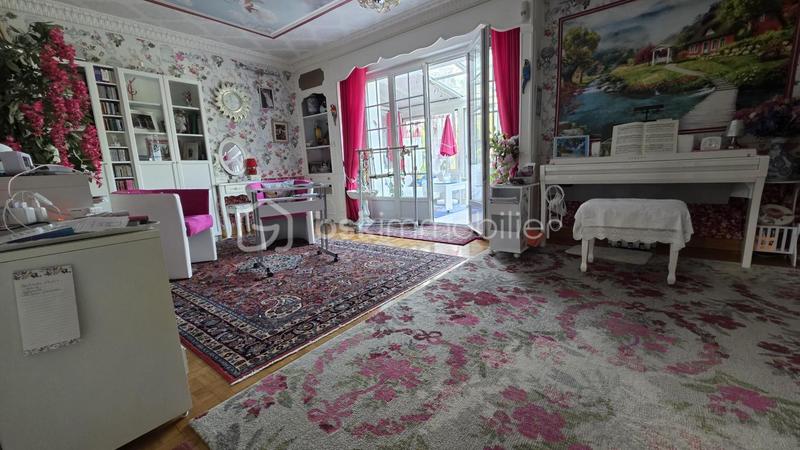 Maison - 262 m² - 8 pièces