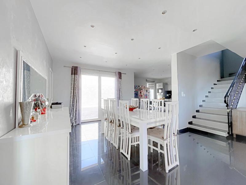 Villa - 185 m² - 8 pièces