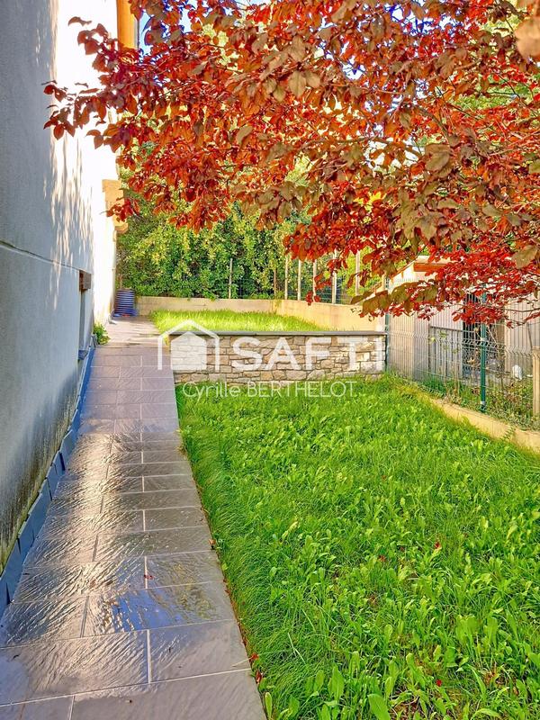 Maison - 219 m² - 9 pièces