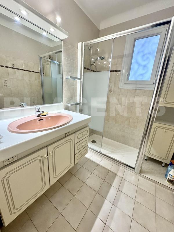 Maison traditionnelle - 90 m² - 4 pièces