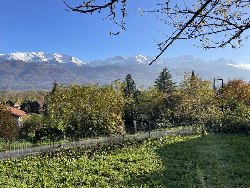 Terrain constructible - 1 060 m²