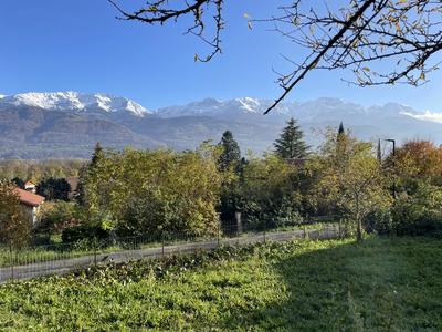 Terrain constructible - 1 060 m²