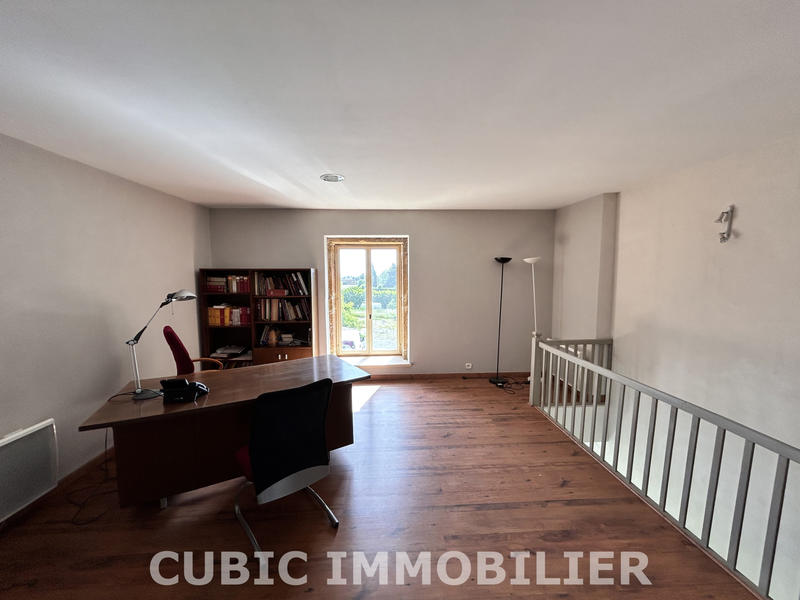Propriété - 250 m² - 10 pièces