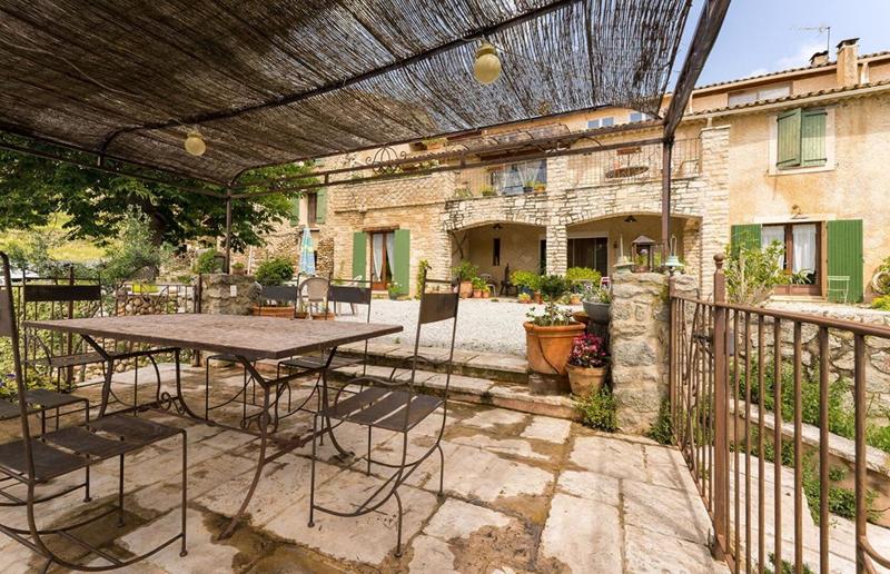 Mas - 691 m² - 13 pièces