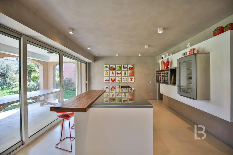 Appartement - 240 m² - 8 pièces