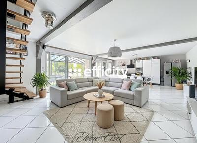 Maison - 160 m² - 6 pièces