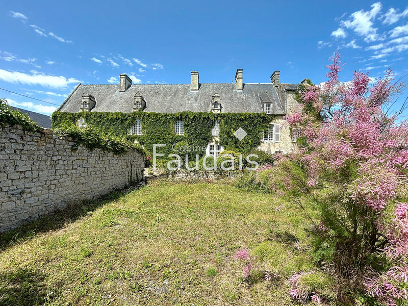 Propriété - 300 m² - 6 pièces