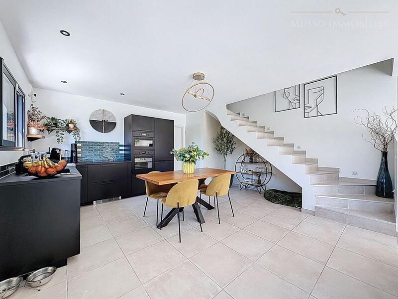 Maison traditionnelle - 95 m² - 4 pièces