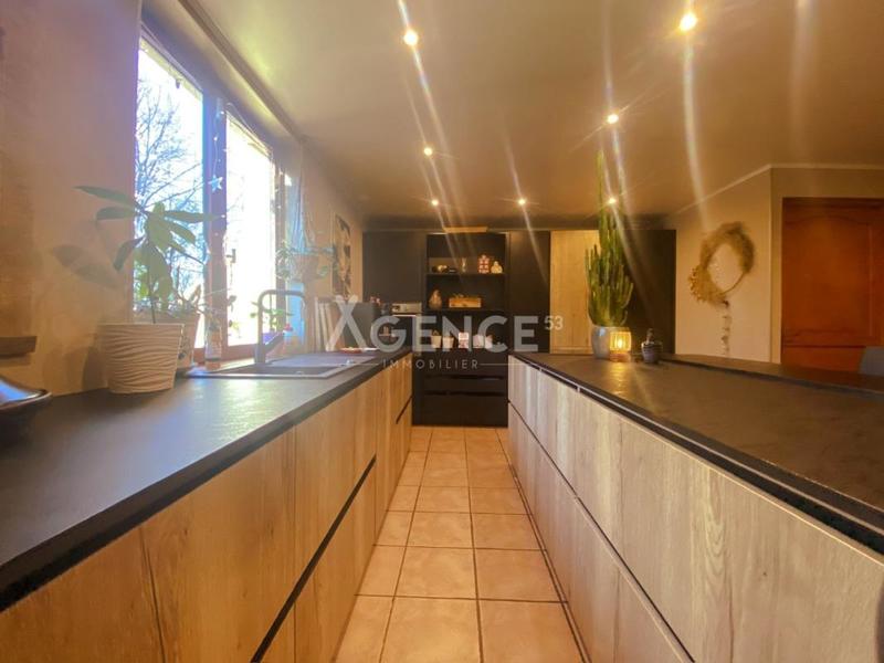 Maison - 221 m² - 7 pièces