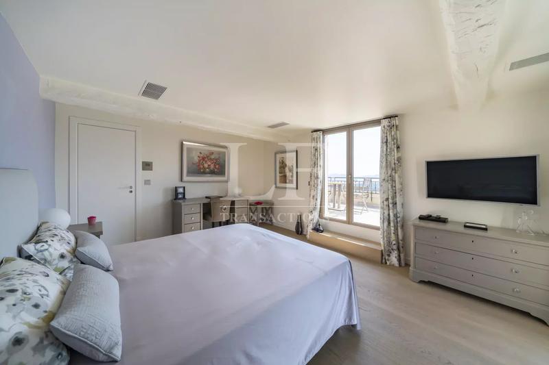 Propriété - 956 m² - 18 pièces