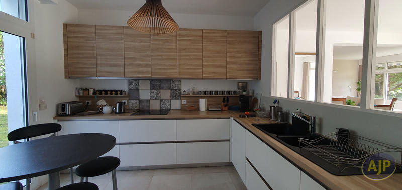 Maison - 260 m² - 10 pièces