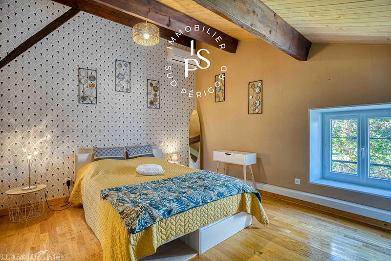 Maison - 192 m² - 6 pièces