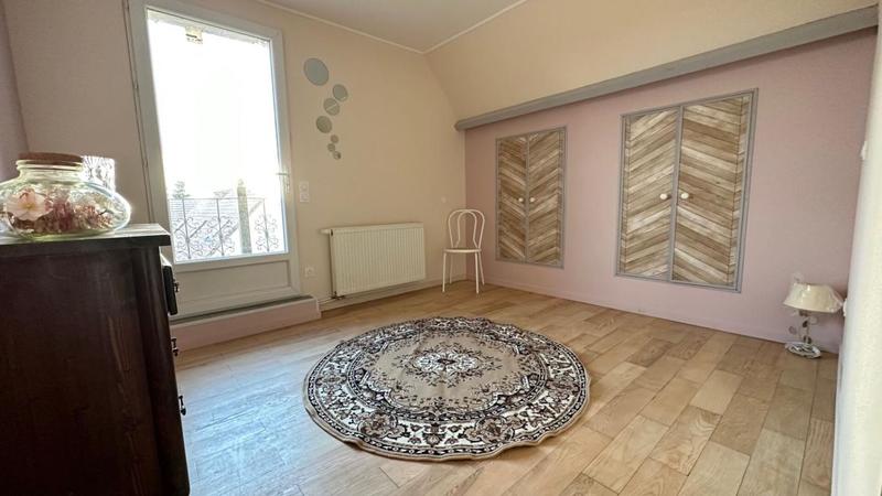 Maison - 230 m² - 9 pièces