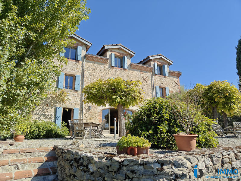 Maison - 576 m² - 14 pièces