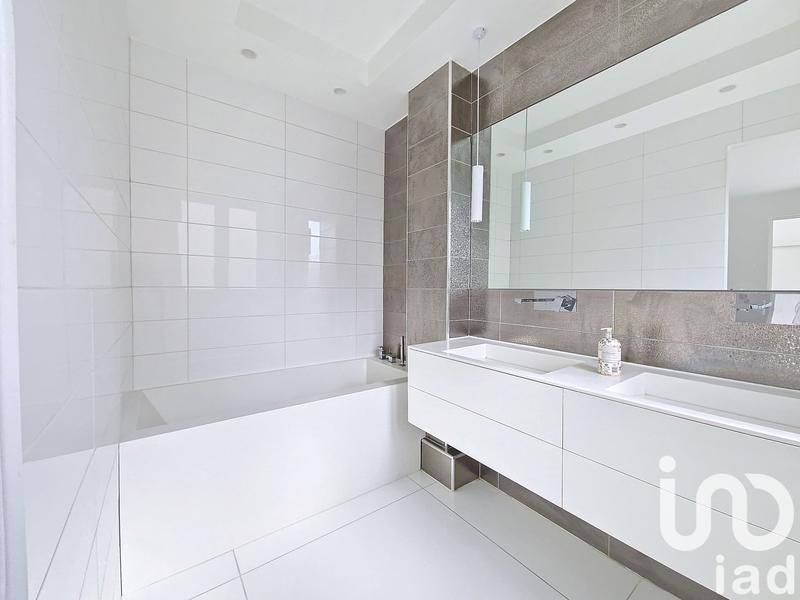 Appartement - 99 m² - 4 pièces