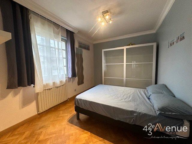 Maison - 222 m² - 7 pièces