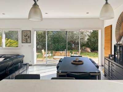 Villa - 323 m² - 8 pièces