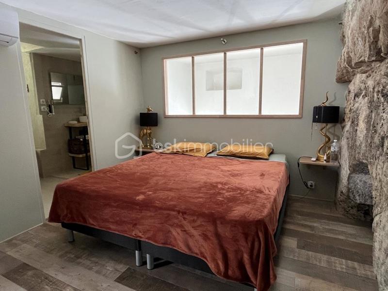 Demeure - 239 m² - 7 pièces