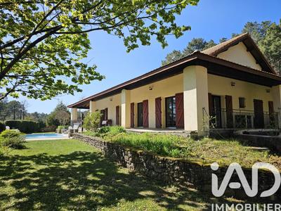 Maison - 202 m² - 6 pièces