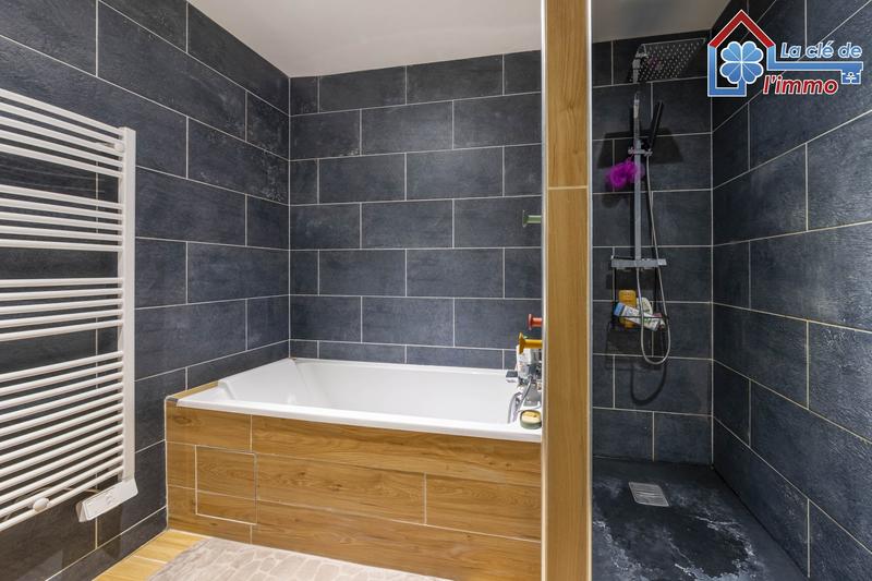 Maison traditionnelle - 109 m² - 6 pièces