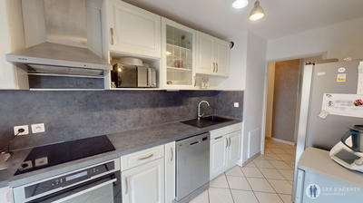 Appartement - 96 m² - 5 pièces