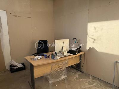 Local commercial - 242 m² - 4 pièces