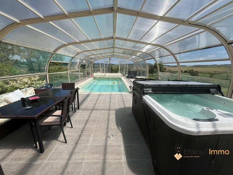 Maison - 316 m² - 8 pièces