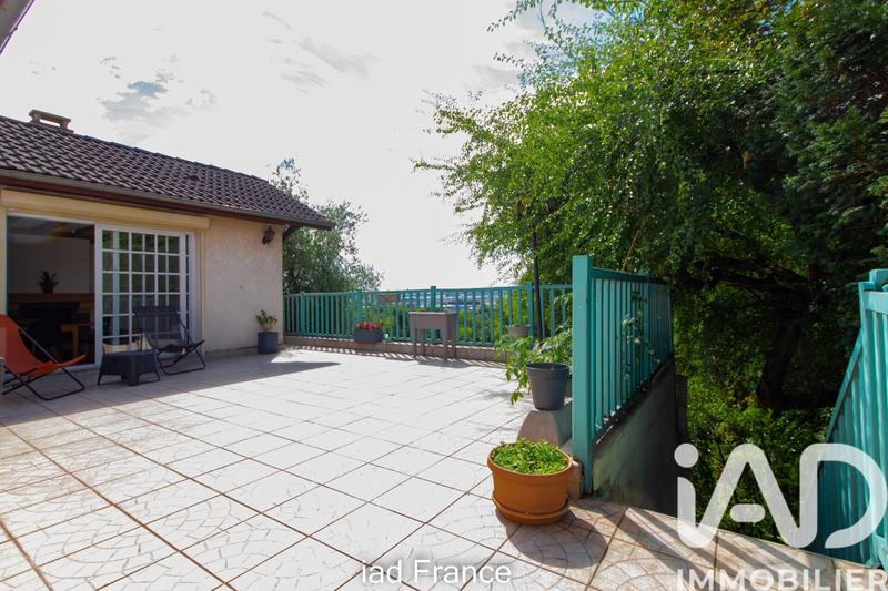 Maison - 225 m² - 8 pièces