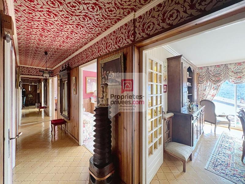 Maison - 323 m² - 7 pièces