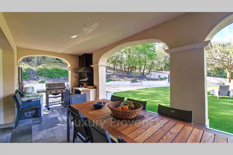 Propriété - 360 m² - 10 pièces