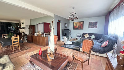 Maison - 280 m² - 8 pièces