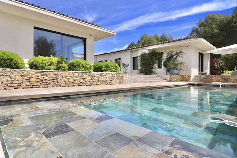 Maison - 285 m² - 8 pièces