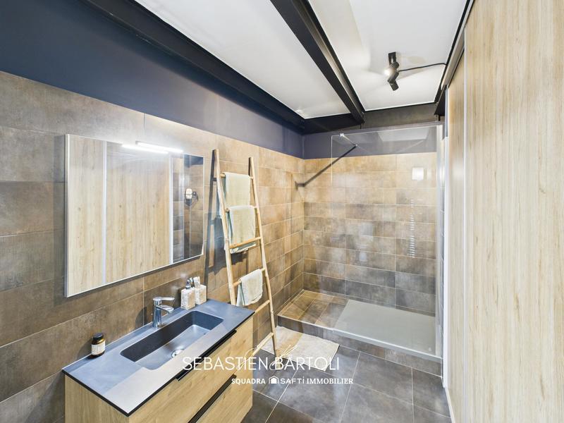 Appartement - 100 m² - 4 pièces