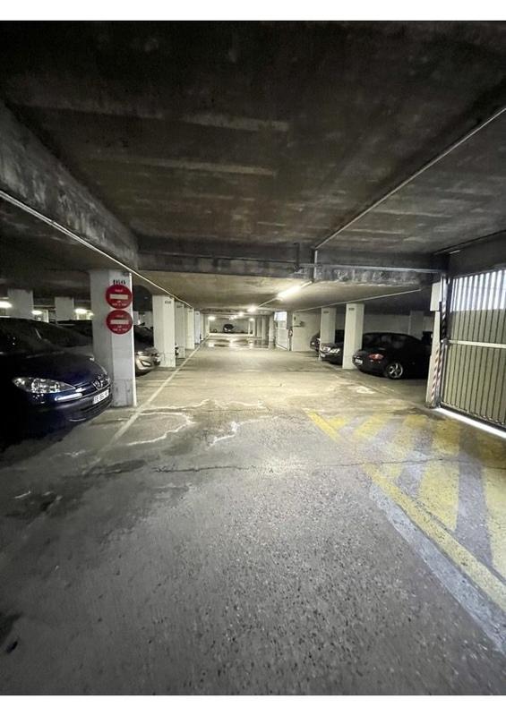 Parking / Garage