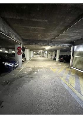 Parking / Garage