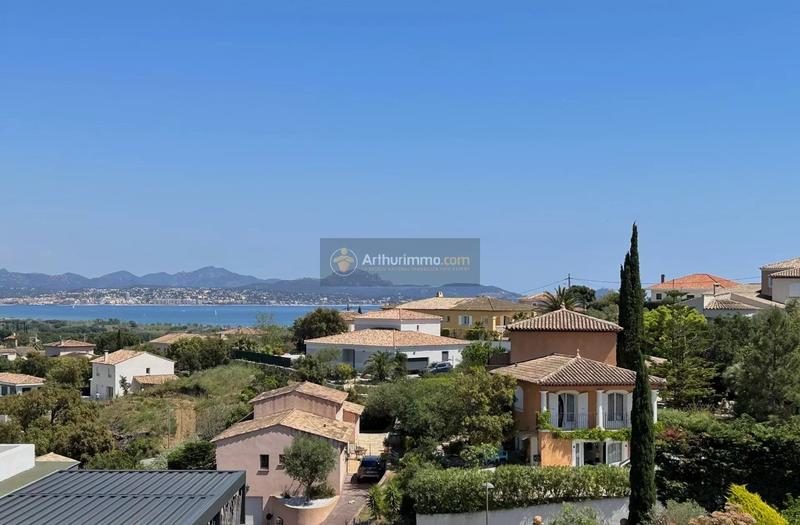 Maison - 220 m² - 6 pièces