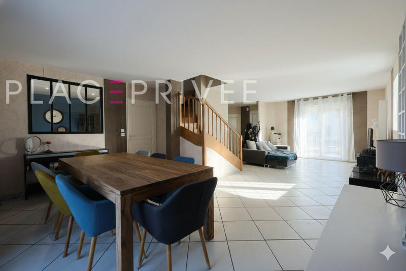 Maison - 137 m² - 5 pièces