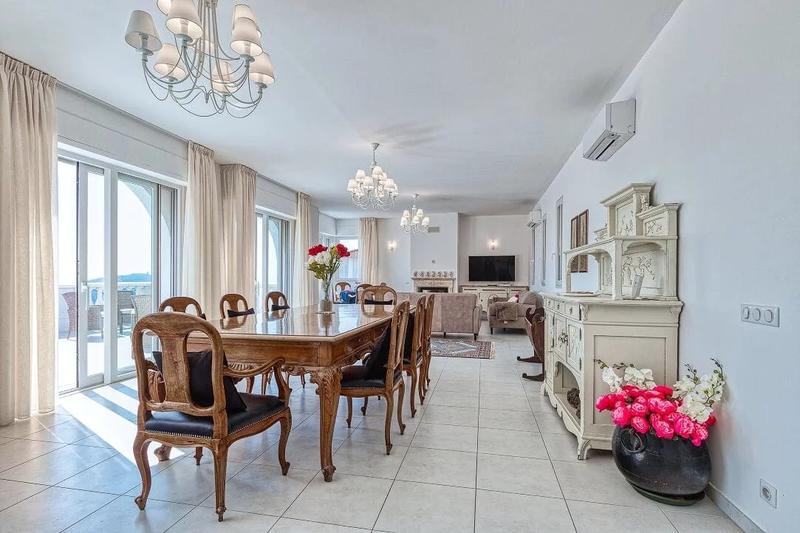 Villa - 600 m² - 12 pièces