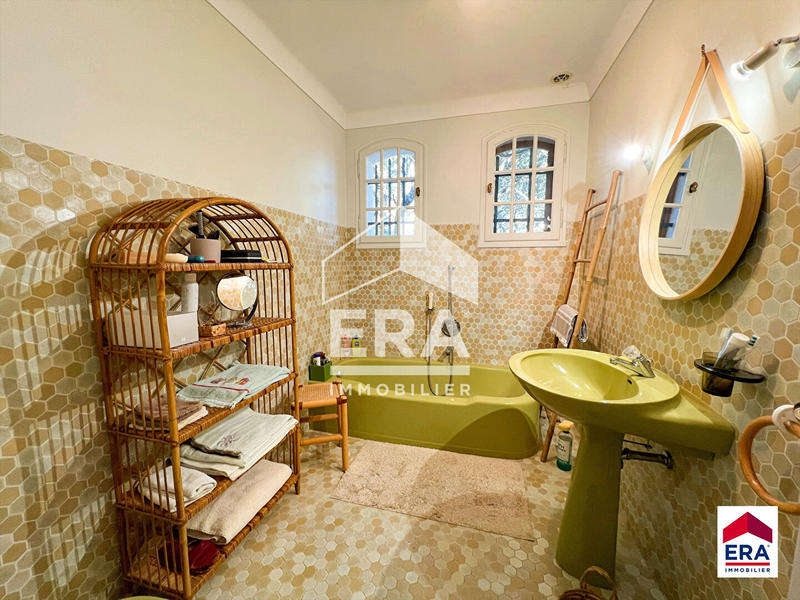 Maison - 222 m² - 6 pièces