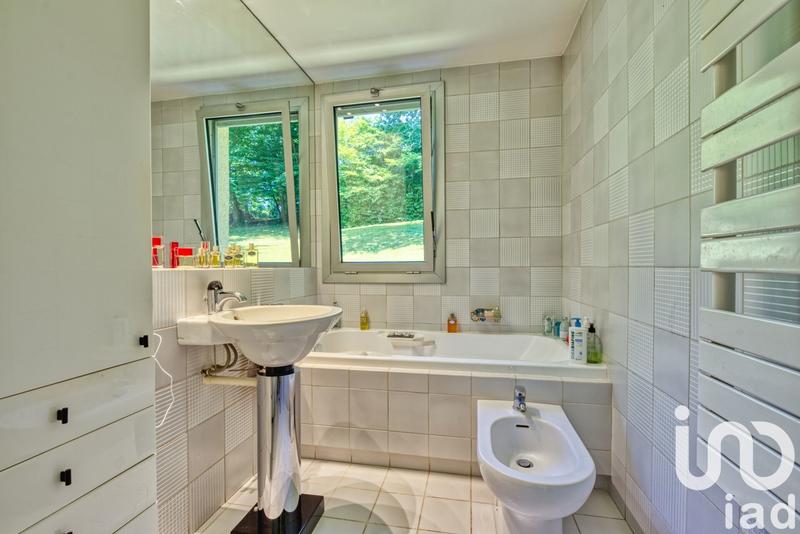 Maison - 220 m² - 5 pièces