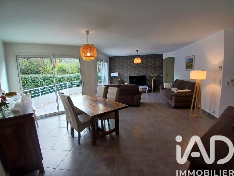 Maison - 99 m² - 5 pièces