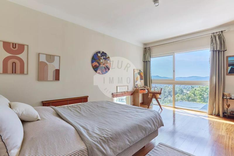 Maison - 350 m² - 6 pièces