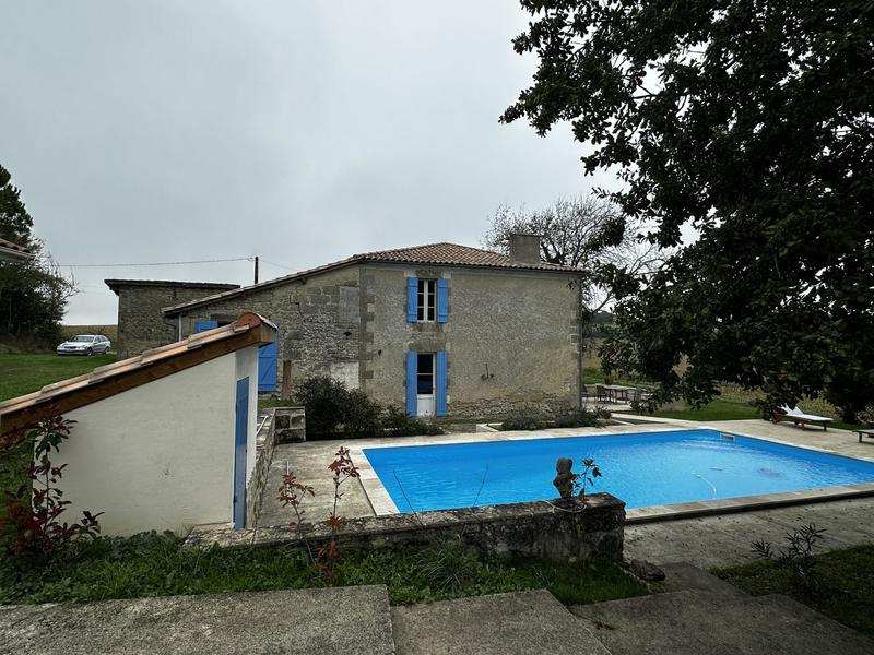 Maison traditionnelle - 243 m² - 8 pièces