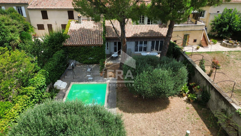 Maison - 227 m² - 7 pièces