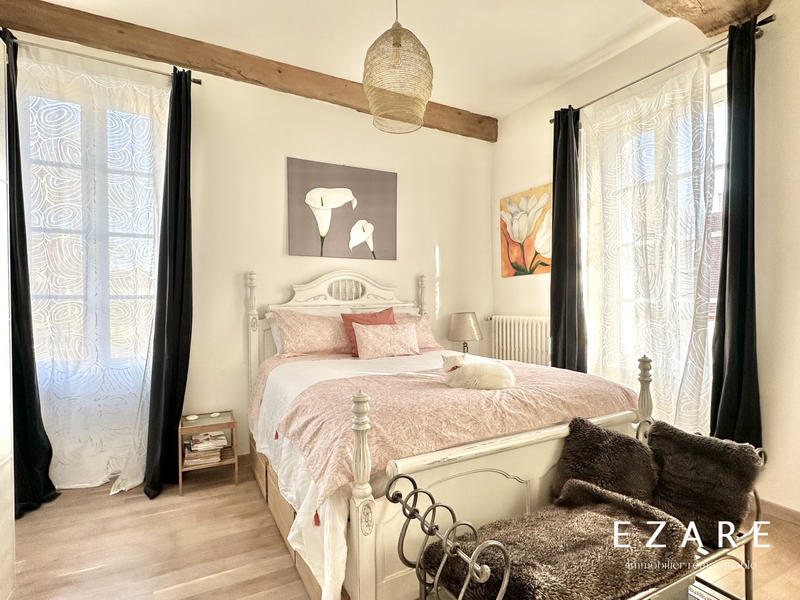 Maison - 219 m² - 7 pièces