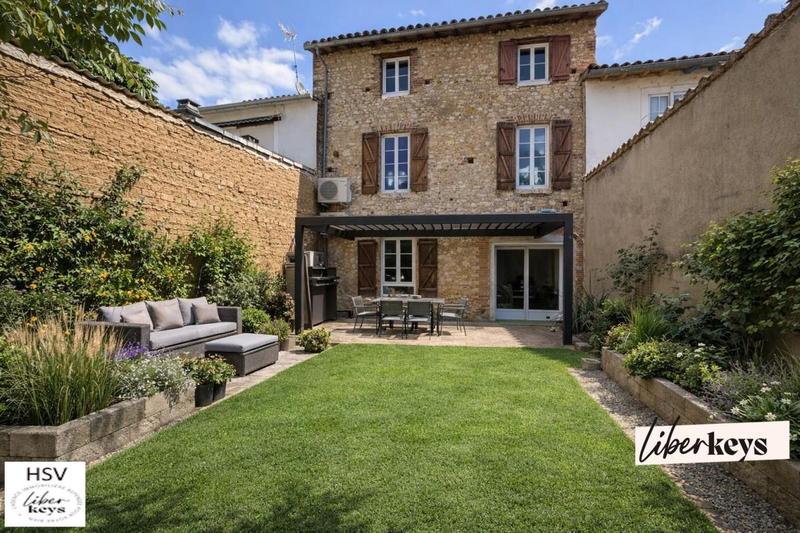 Maison - 238 m² - 6 pièces
