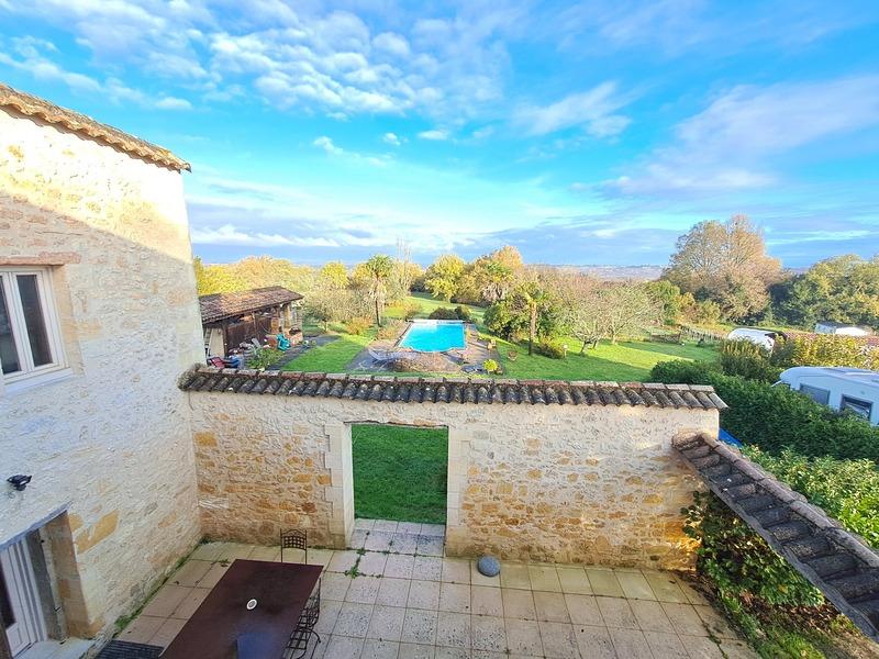 Maison - 227 m² - 7 pièces