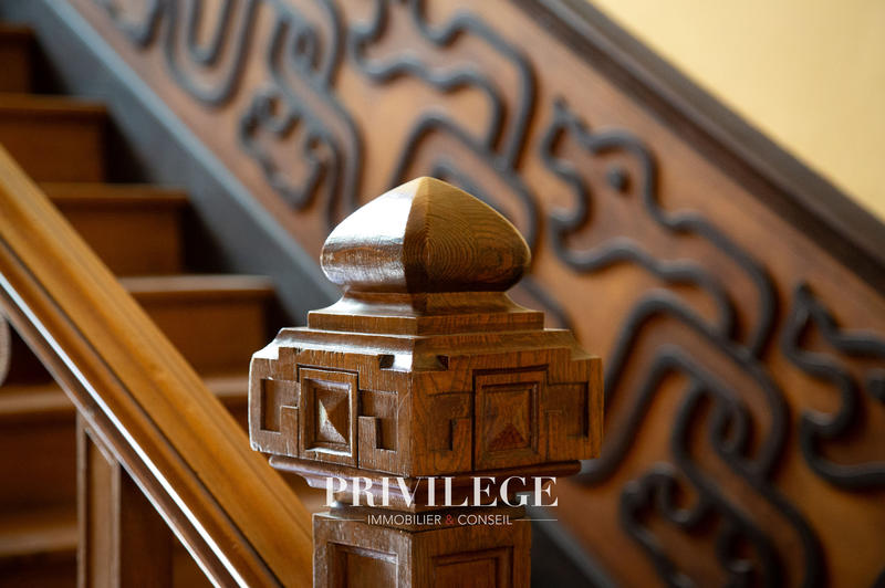 Propriété - 824 m² - 11 pièces