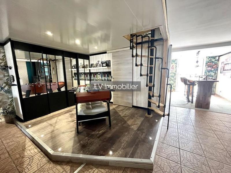 Maison - 170 m² - 6 pièces